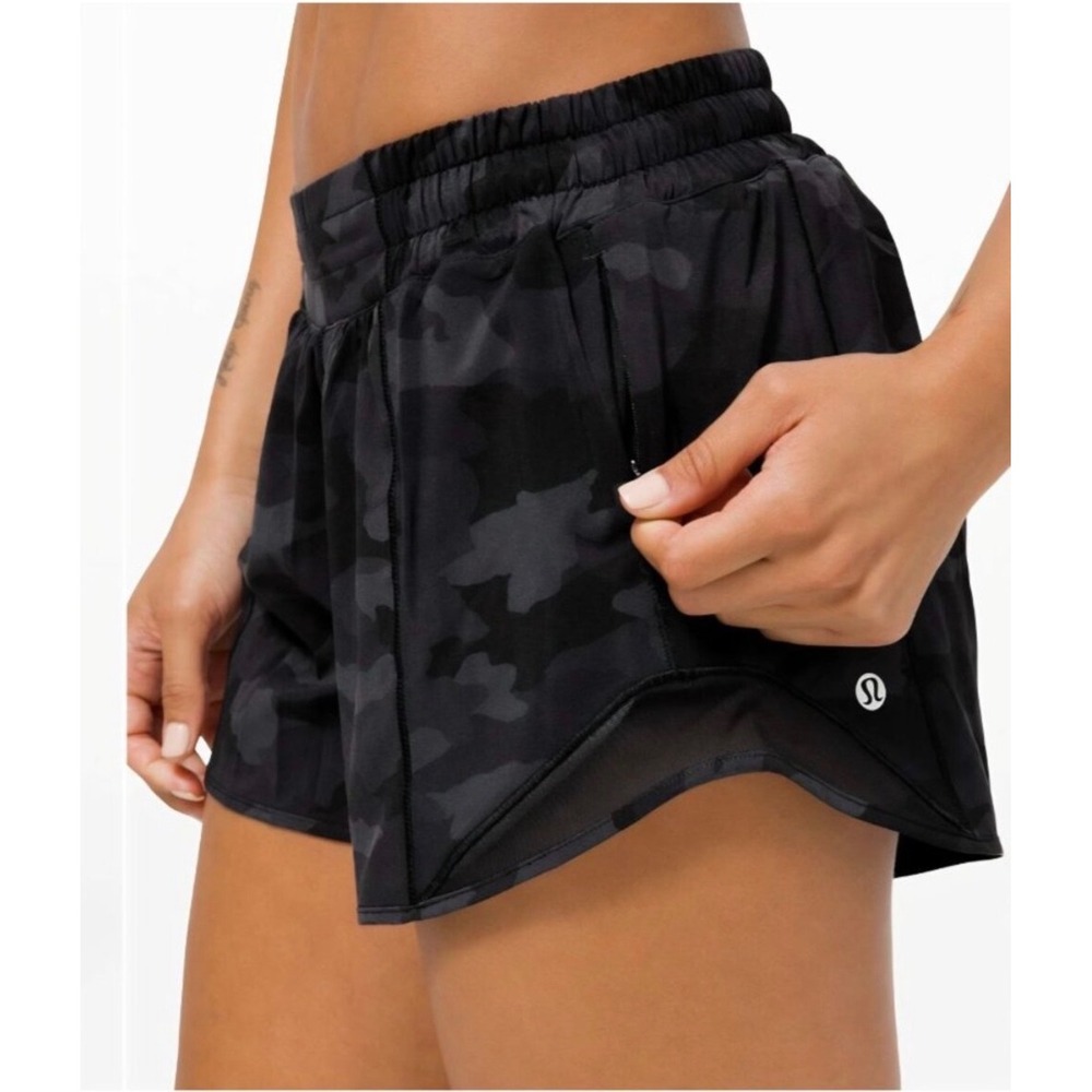 Lululemon Hotty Hot Low-Rise Short 2.5 Heritage 365 Camo Deep Coal Multi Size 4